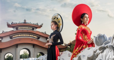 Xuân Đỏ Đen
